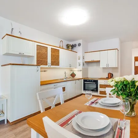 Solna 11, Sun & Snow Apartment